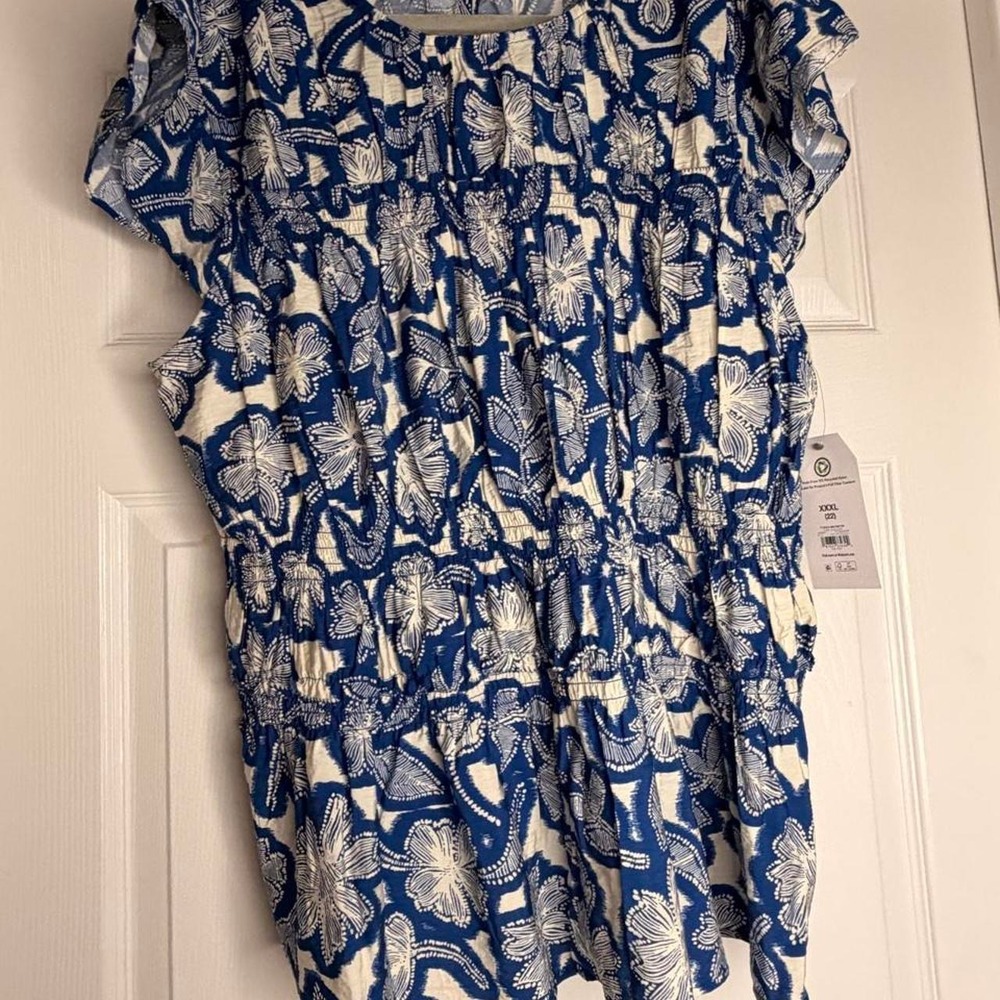 Time and Tru white/blue floral print top in size 22
